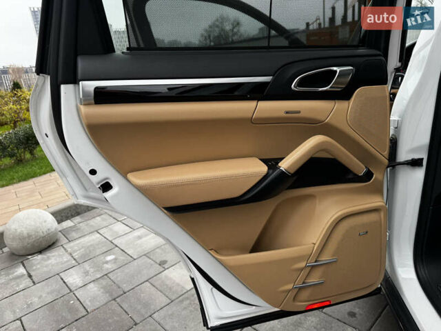 Білий Порше Cayenne, об'ємом двигуна 3.6 л та пробігом 150 тис. км за 29700 $, фото 22 на Automoto.ua