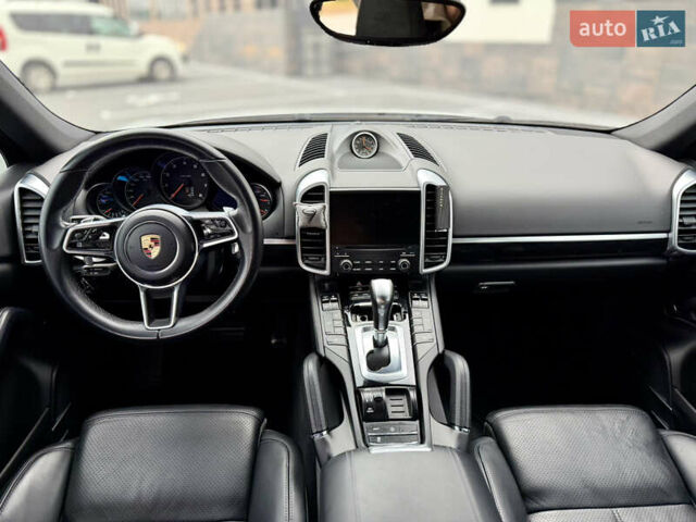 Белый Порше Каен, объемом двигателя 3.6 л и пробегом 126 тыс. км за 28500 $, фото 13 на Automoto.ua