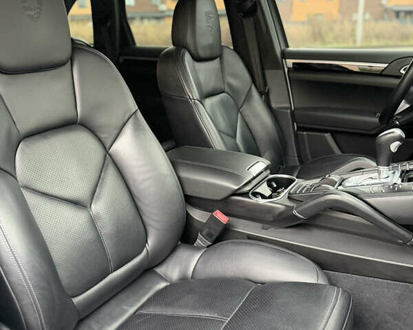 Белый Порше Каен, объемом двигателя 3.6 л и пробегом 126 тыс. км за 28500 $, фото 16 на Automoto.ua