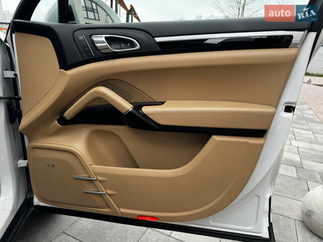 Білий Порше Cayenne, об'ємом двигуна 3.6 л та пробігом 150 тис. км за 29700 $, фото 34 на Automoto.ua