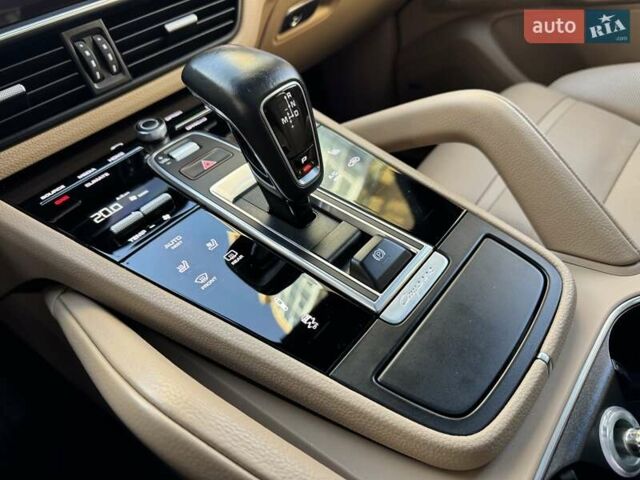 Білий Порше Cayenne, об'ємом двигуна 2.89 л та пробігом 115 тис. км за 49800 $, фото 39 на Automoto.ua