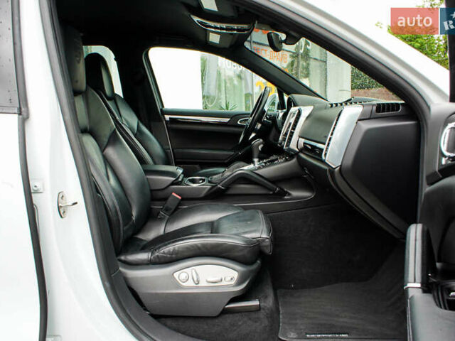 Білий Порше Cayenne, об'ємом двигуна 3.6 л та пробігом 124 тис. км за 28700 $, фото 27 на Automoto.ua