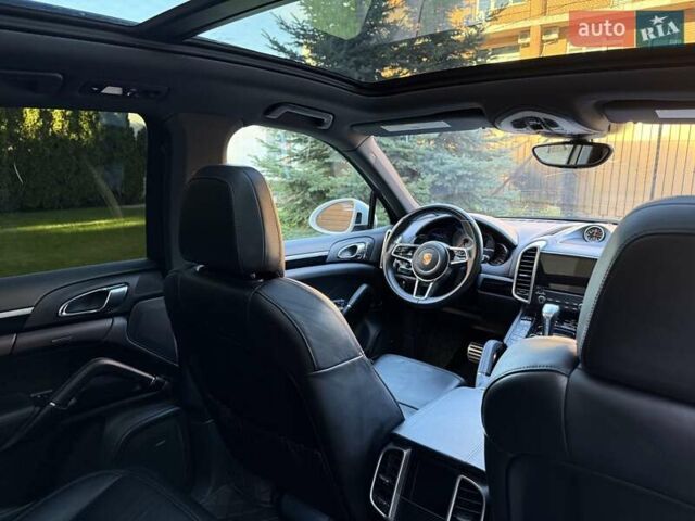 Білий Порше Cayenne, об'ємом двигуна 3.6 л та пробігом 111 тис. км за 31000 $, фото 36 на Automoto.ua
