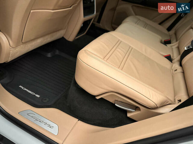 Белый Порше Каен, объемом двигателя 3 л и пробегом 179 тыс. км за 47800 $, фото 49 на Automoto.ua