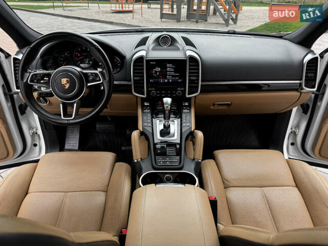 Белый Порше Каен, объемом двигателя 3.6 л и пробегом 150 тыс. км за 28900 $, фото 39 на Automoto.ua
