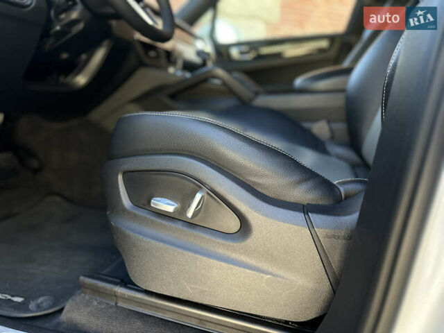 Белый Порше Каен, объемом двигателя 3 л и пробегом 105 тыс. км за 48500 $, фото 19 на Automoto.ua