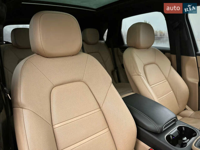 Белый Порше Каен, объемом двигателя 3 л и пробегом 179 тыс. км за 47800 $, фото 61 на Automoto.ua