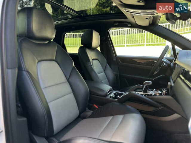 Белый Порше Каен, объемом двигателя 3 л и пробегом 105 тыс. км за 48500 $, фото 51 на Automoto.ua