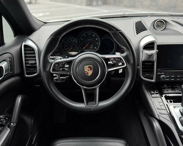 Белый Порше Каен, объемом двигателя 3.6 л и пробегом 126 тыс. км за 28500 $, фото 14 на Automoto.ua