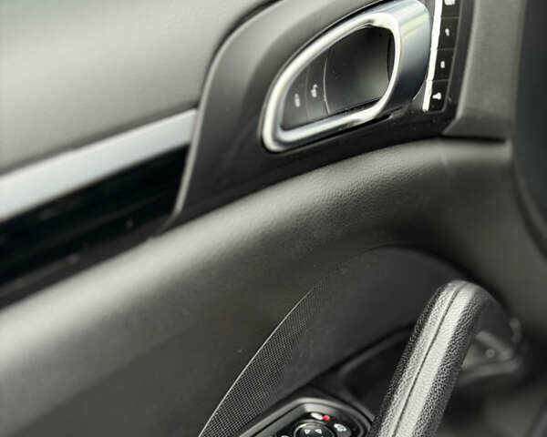 Белый Порше Каен, объемом двигателя 3.6 л и пробегом 126 тыс. км за 28500 $, фото 20 на Automoto.ua