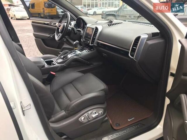 Білий Порше Cayenne, об'ємом двигуна 3.6 л та пробігом 89 тис. км за 32900 $, фото 25 на Automoto.ua