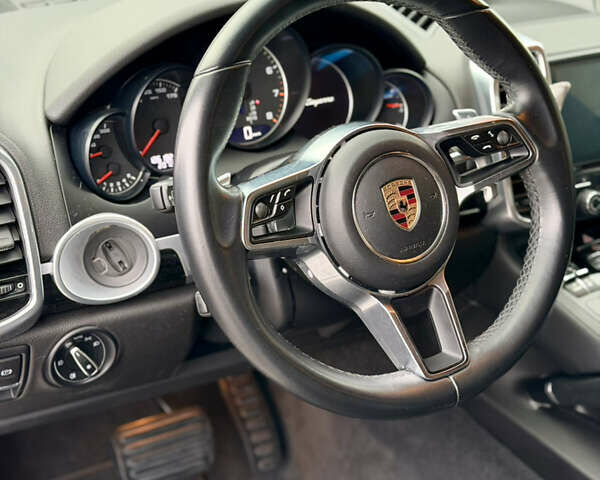 Белый Порше Каен, объемом двигателя 3.6 л и пробегом 126 тыс. км за 28500 $, фото 12 на Automoto.ua