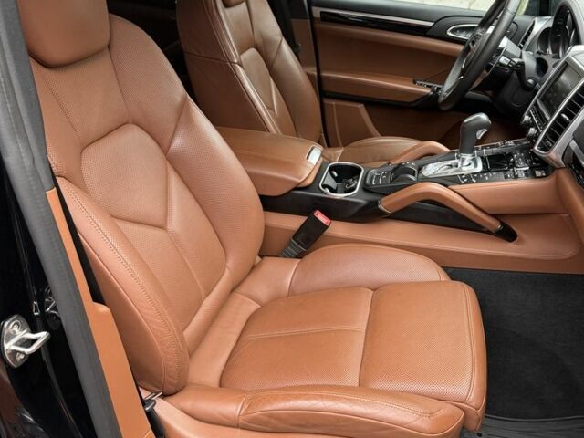 Білий Порше Cayenne, об'ємом двигуна 3 л та пробігом 200 тис. км за 25500 $, фото 2 на Automoto.ua