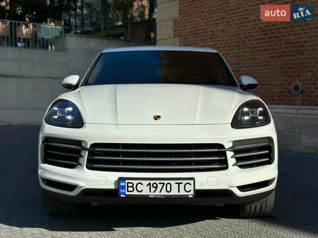Белый Порше Каен, объемом двигателя 3 л и пробегом 105 тыс. км за 49999 $, фото 2 на Automoto.ua