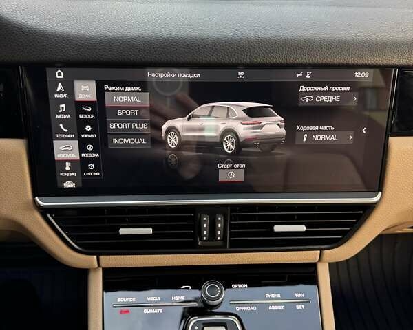 Білий Порше Cayenne, об'ємом двигуна 2.89 л та пробігом 115 тис. км за 49800 $, фото 37 на Automoto.ua