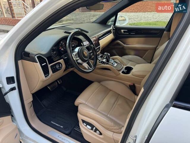 Білий Порше Cayenne, об'ємом двигуна 2.89 л та пробігом 115 тис. км за 49800 $, фото 47 на Automoto.ua