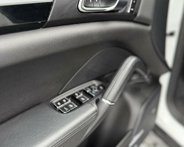 Белый Порше Каен, объемом двигателя 3.6 л и пробегом 126 тыс. км за 28500 $, фото 9 на Automoto.ua