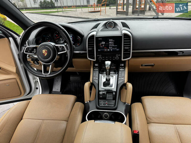 Белый Порше Каен, объемом двигателя 3.6 л и пробегом 150 тыс. км за 28900 $, фото 41 на Automoto.ua