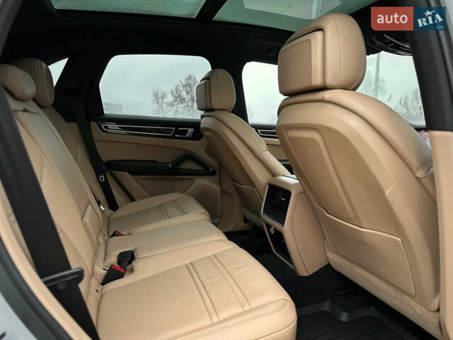 Белый Порше Каен, объемом двигателя 3 л и пробегом 179 тыс. км за 47800 $, фото 56 на Automoto.ua