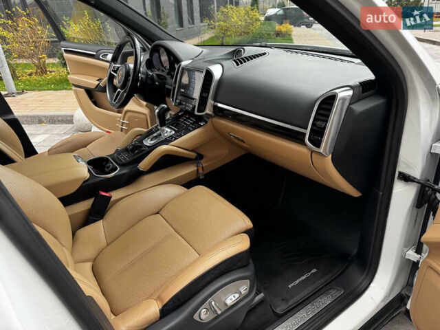 Білий Порше Cayenne, об'ємом двигуна 3.6 л та пробігом 150 тис. км за 29700 $, фото 37 на Automoto.ua
