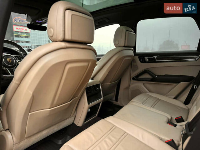 Белый Порше Каен, объемом двигателя 3 л и пробегом 179 тыс. км за 47800 $, фото 47 на Automoto.ua