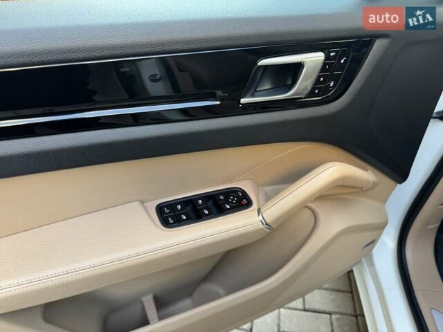 Білий Порше Cayenne, об'ємом двигуна 2.89 л та пробігом 115 тис. км за 49800 $, фото 45 на Automoto.ua