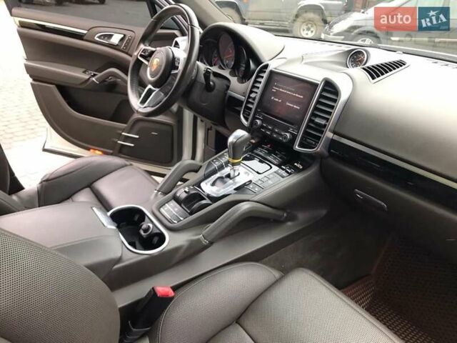 Білий Порше Cayenne, об'ємом двигуна 3.6 л та пробігом 89 тис. км за 32900 $, фото 27 на Automoto.ua