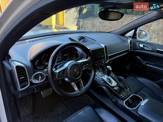Білий Порше Cayenne, об'ємом двигуна 3.6 л та пробігом 111 тис. км за 31000 $, фото 28 на Automoto.ua