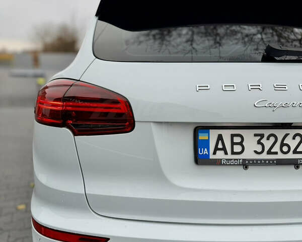 Белый Порше Каен, объемом двигателя 3.6 л и пробегом 126 тыс. км за 28500 $, фото 6 на Automoto.ua