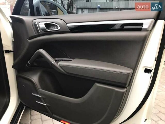Білий Порше Cayenne, об'ємом двигуна 3.6 л та пробігом 89 тис. км за 32900 $, фото 40 на Automoto.ua
