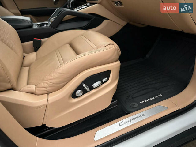 Белый Порше Каен, объемом двигателя 3 л и пробегом 179 тыс. км за 47800 $, фото 54 на Automoto.ua