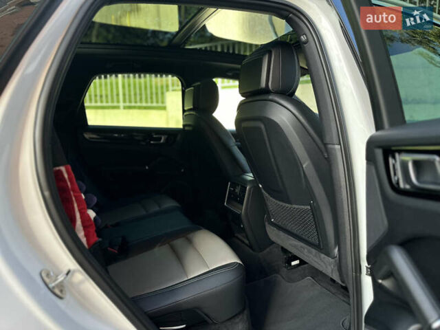 Белый Порше Каен, объемом двигателя 3 л и пробегом 105 тыс. км за 48500 $, фото 47 на Automoto.ua