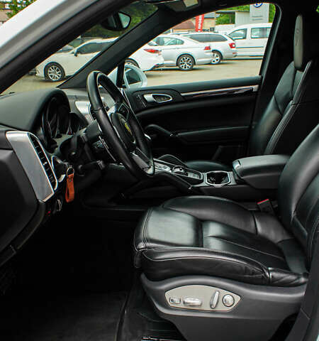 Білий Порше Cayenne, об'ємом двигуна 3.6 л та пробігом 124 тис. км за 28700 $, фото 13 на Automoto.ua