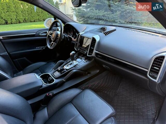 Білий Порше Cayenne, об'ємом двигуна 3.6 л та пробігом 111 тис. км за 31000 $, фото 34 на Automoto.ua