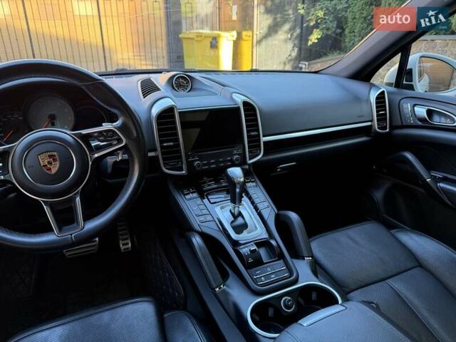 Білий Порше Cayenne, об'ємом двигуна 3.6 л та пробігом 111 тис. км за 31000 $, фото 21 на Automoto.ua