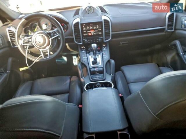 Белый Порше Каен, объемом двигателя 0 л и пробегом 53 тыс. км за 9000 $, фото 7 на Automoto.ua