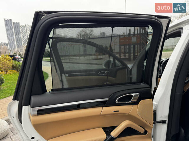 Білий Порше Cayenne, об'ємом двигуна 3.6 л та пробігом 150 тис. км за 29700 $, фото 23 на Automoto.ua