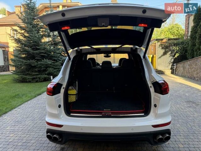 Білий Порше Cayenne, об'ємом двигуна 3.6 л та пробігом 111 тис. км за 31000 $, фото 40 на Automoto.ua