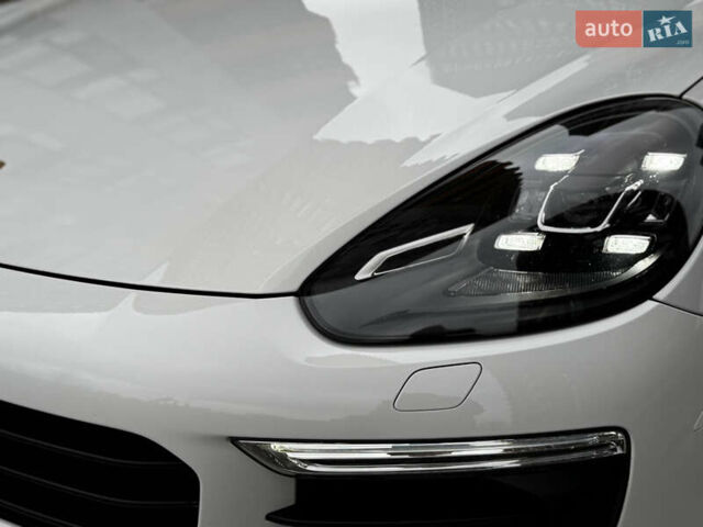 Белый Порше Каен, объемом двигателя 3.6 л и пробегом 150 тыс. км за 28900 $, фото 3 на Automoto.ua