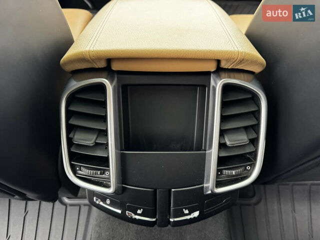 Білий Порше Cayenne, об'ємом двигуна 3.6 л та пробігом 150 тис. км за 29700 $, фото 44 на Automoto.ua