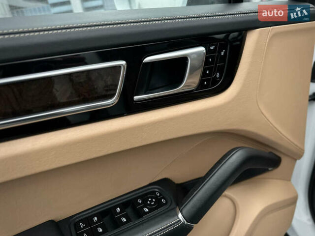 Белый Порше Каен, объемом двигателя 3 л и пробегом 179 тыс. км за 47800 $, фото 34 на Automoto.ua