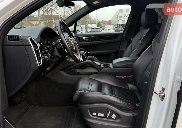 Белый Порше Каен, объемом двигателя 3 л и пробегом 137 тыс. км за 43000 $, фото 19 на Automoto.ua