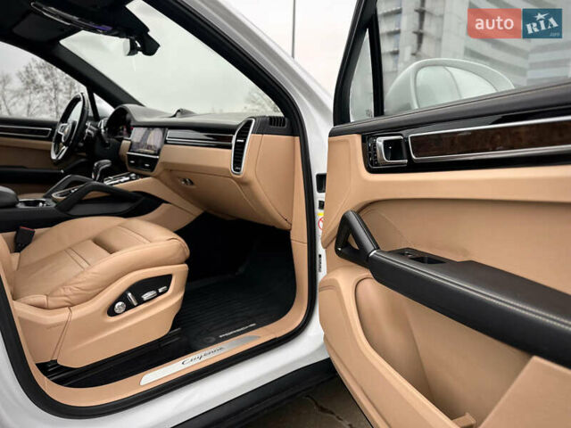 Белый Порше Каен, объемом двигателя 3 л и пробегом 179 тыс. км за 47800 $, фото 44 на Automoto.ua