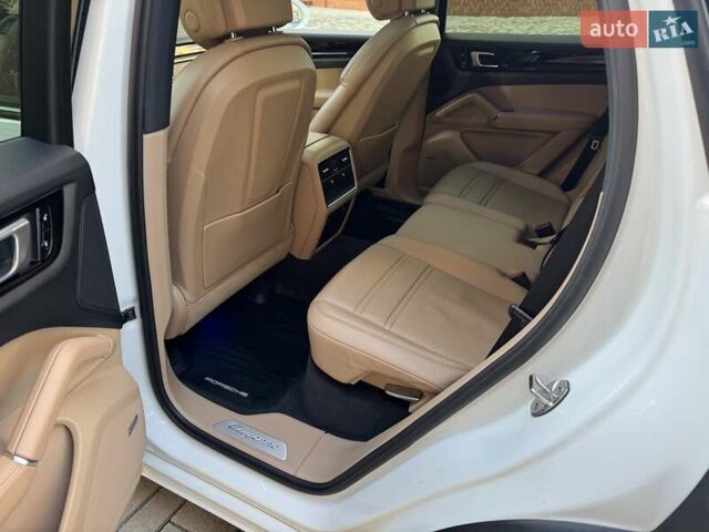 Білий Порше Cayenne, об'ємом двигуна 2.89 л та пробігом 115 тис. км за 49800 $, фото 52 на Automoto.ua