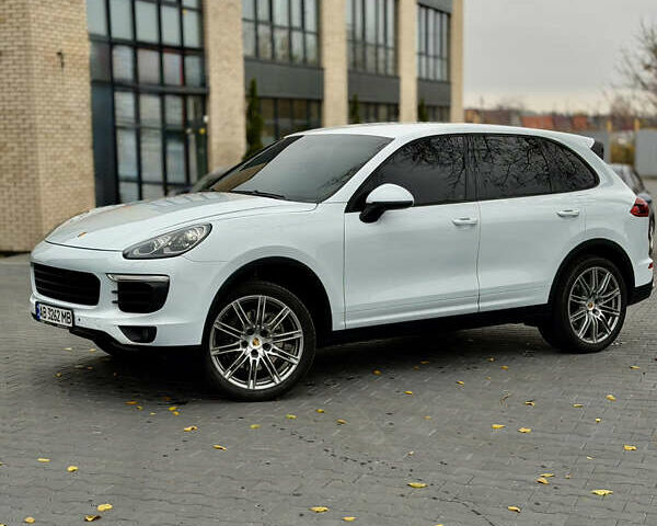 Белый Порше Каен, объемом двигателя 3.6 л и пробегом 126 тыс. км за 28500 $, фото 1 на Automoto.ua