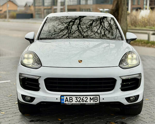 Белый Порше Каен, объемом двигателя 3.6 л и пробегом 126 тыс. км за 28500 $, фото 2 на Automoto.ua