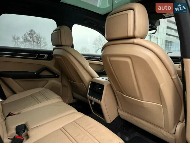 Белый Порше Каен, объемом двигателя 3 л и пробегом 179 тыс. км за 47800 $, фото 65 на Automoto.ua