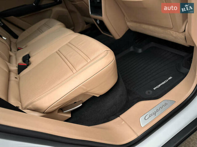 Белый Порше Каен, объемом двигателя 3 л и пробегом 179 тыс. км за 47800 $, фото 58 на Automoto.ua