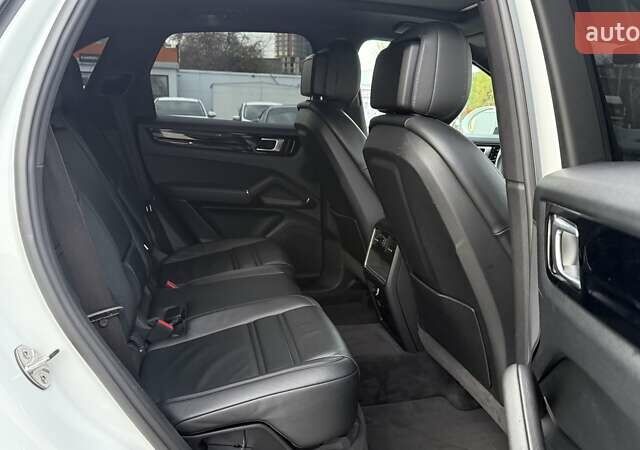 Белый Порше Каен, объемом двигателя 3 л и пробегом 137 тыс. км за 43000 $, фото 20 на Automoto.ua