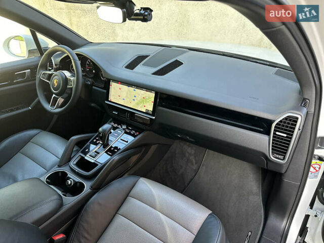 Белый Порше Каен, объемом двигателя 3 л и пробегом 105 тыс. км за 48500 $, фото 52 на Automoto.ua
